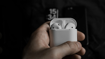 Self Vanishing Headphones by Ellusionist - Image 2