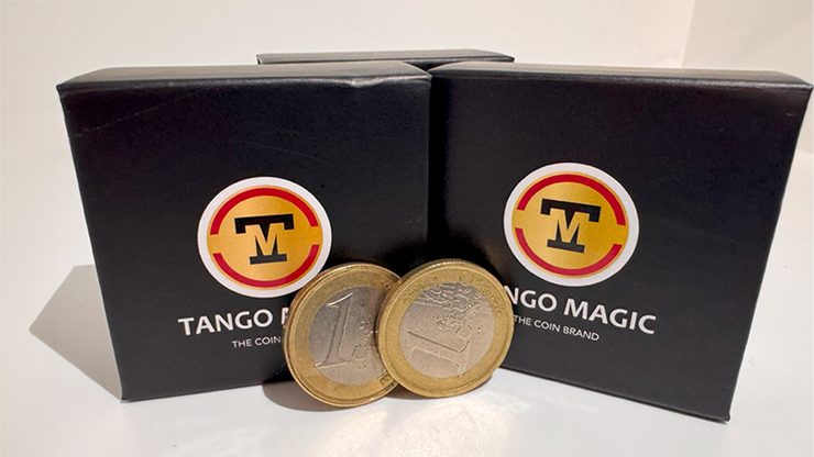 Passing Coins, 1 Euro by Tango Magic
